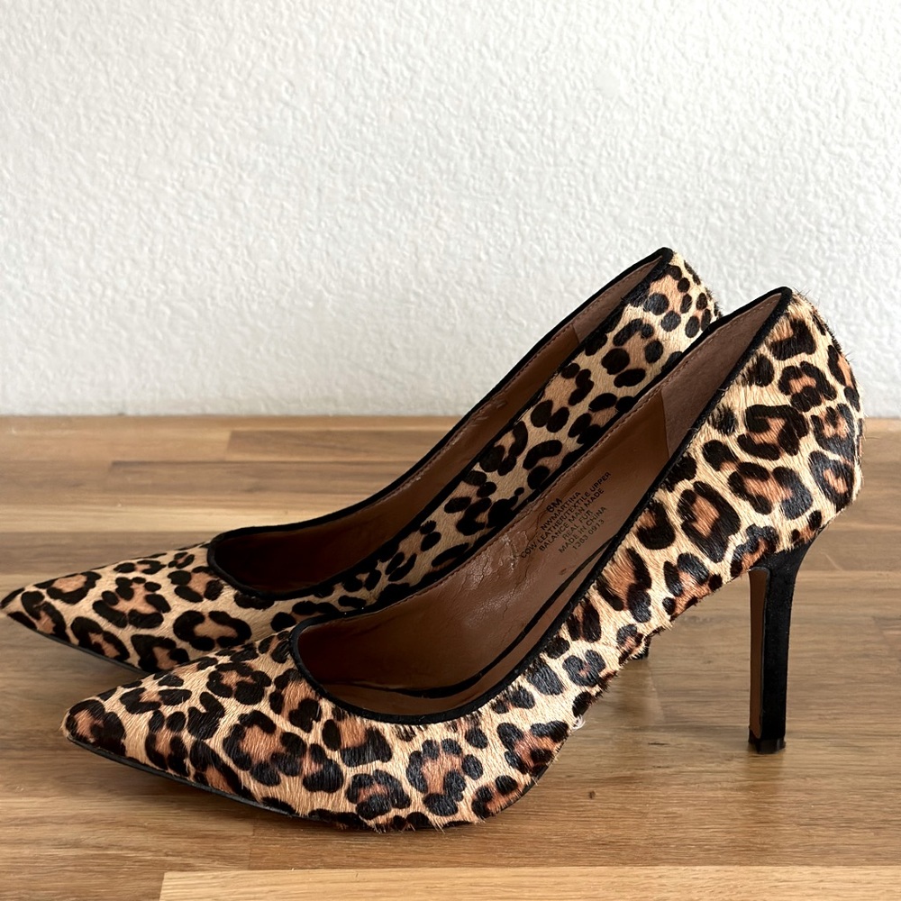Nine West leopard print calf hair pump.